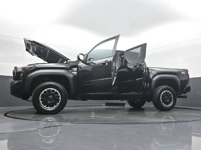 Used 2024 Toyota Tacoma TRD Off-Road AWD/4WD image 57