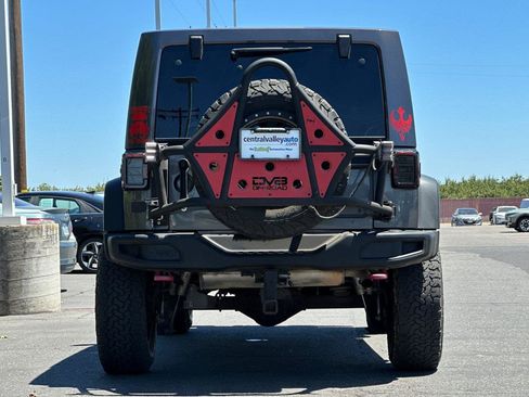Used 2017 Jeep Wrangler Unlimited Rubicon AWD/4WD image 5