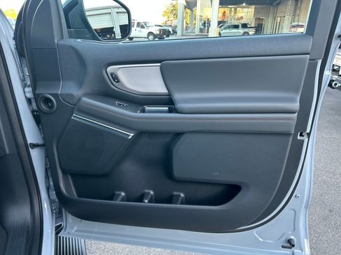 New 2025 Ford Expedition Active image 31