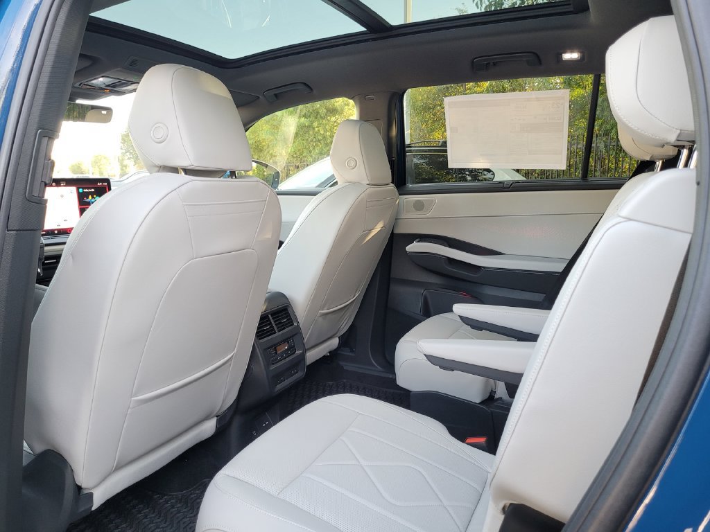 New 2027 Volkswagen Atlas SEL R-Line AWD/4WD image 15