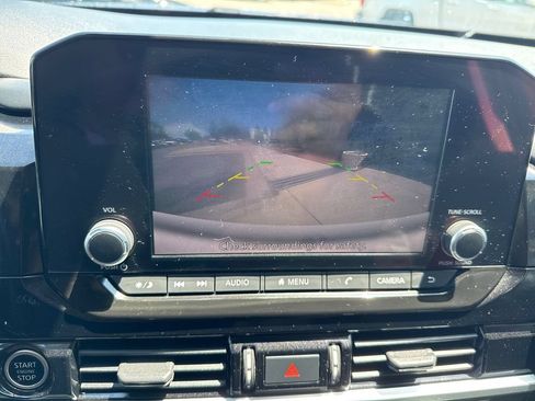 Used 2022 Nissan Pathfinder SV AWD/4WD image 27