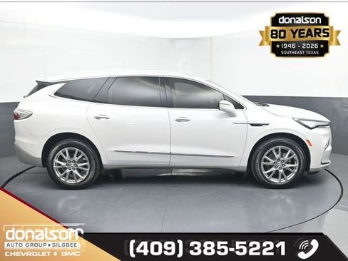 Used 2023 Buick Enclave Essence w/ Experience Buick Package FWD image 2
