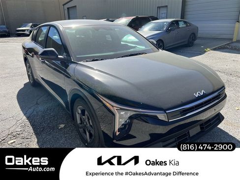 Certified 2025 Kia K4 LXS image 1