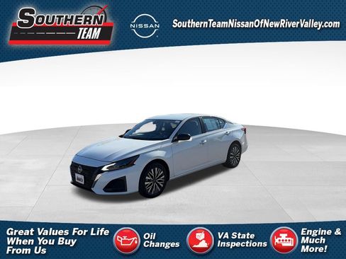 Used 2025 Nissan Altima 2.5 SV AWD/4WD image 1