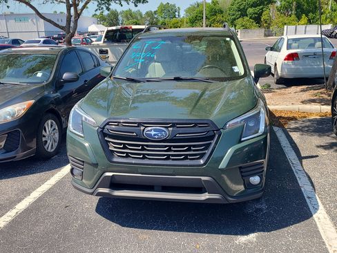 Used 2023 Subaru Forester Premium image 2