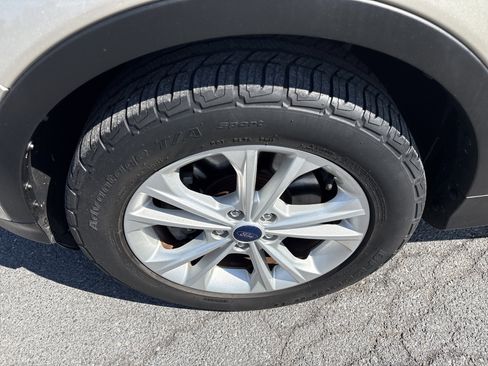 Used 2017 Ford Escape SE AWD/4WD image 13