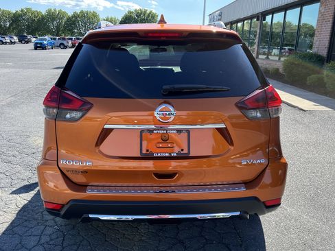Used 2018 Nissan Rogue SV AWD/4WD image 7