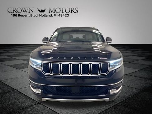 Used 2024 Jeep Wagoneer Series III w/ Premium Group I AWD/4WD image 2