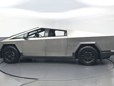 Used 2024 Tesla Cybertruck AWD Crew Cab image 7