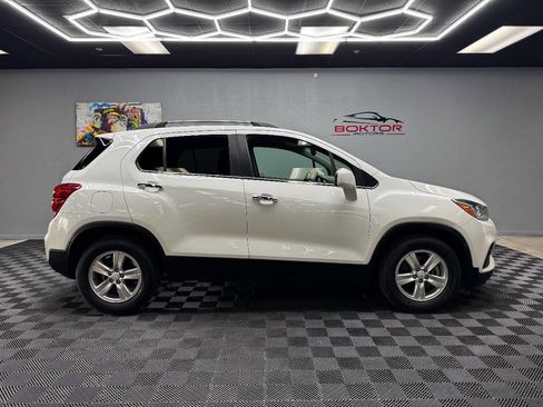 Used 2019 Chevrolet Trax LT w/ LT Convenience Package image 14