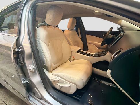 Used 2016 Chrysler 200 Limited FWD image 28