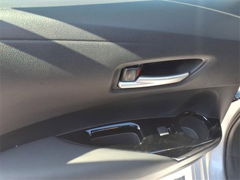 Used 2025 Toyota Corolla SE image 6