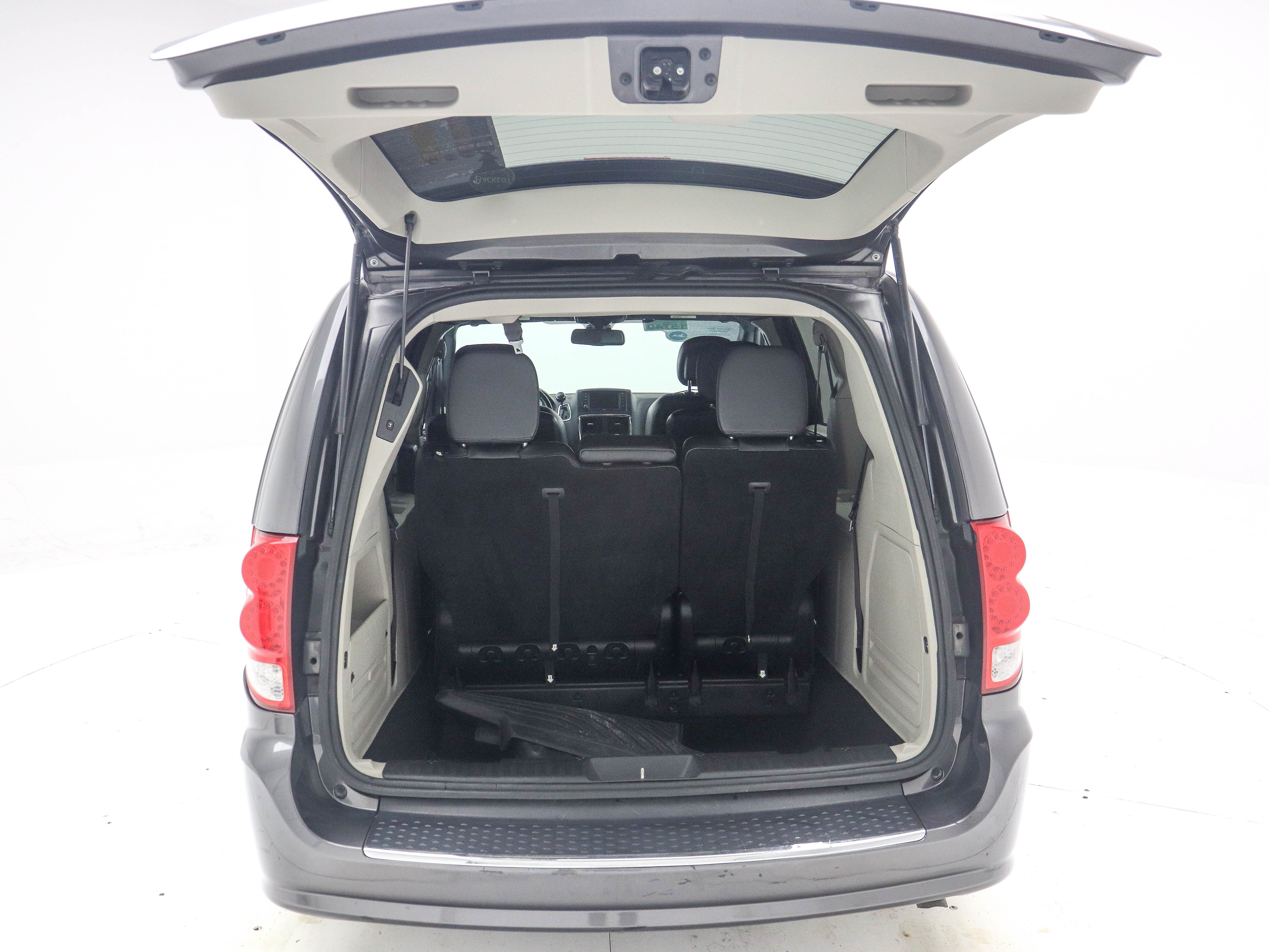Used 2020 Dodge Grand Caravan SXT FWD image 11
