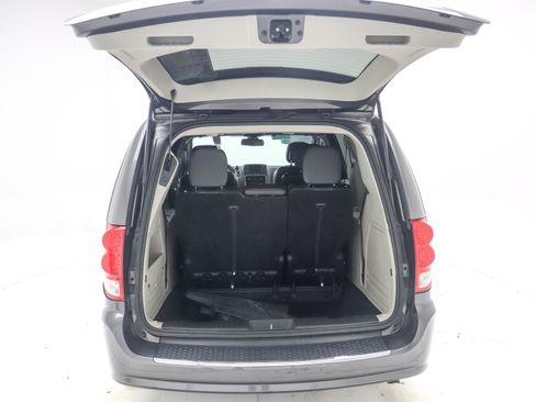 Used 2020 Dodge Grand Caravan SXT FWD image 11