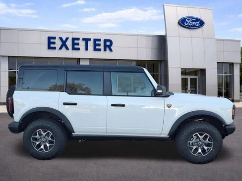 New 2025 Ford Bronco Badlands image 2