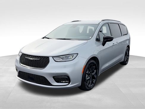 New 2026 Chrysler Pacifica Select w/ S Appearance Package FWD image 4