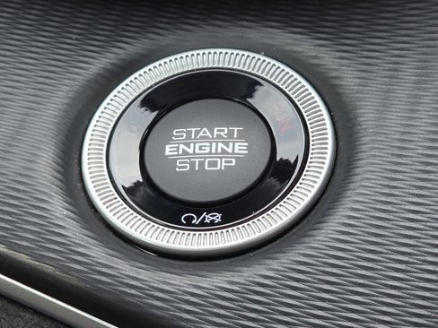 Used 2023 Jeep Grand Cherokee L Laredo image 9