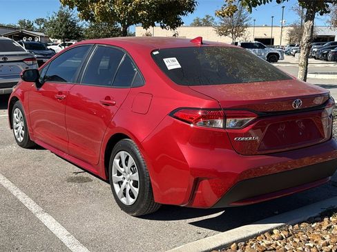 Used 2021 Toyota Corolla LE image 6