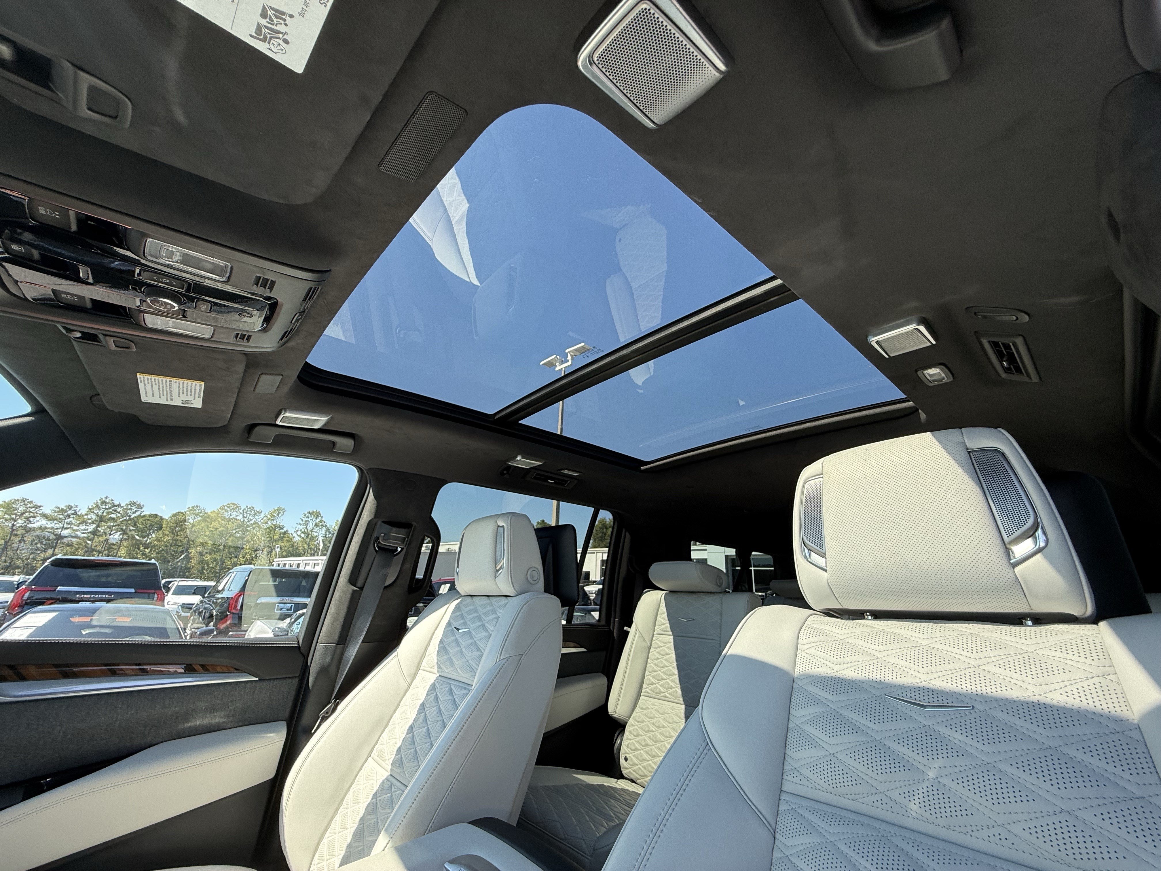 Used 2026 Cadillac Escalade ESV Platinum Sport w/ LPO, ONYX Package AWD/4WD image 31
