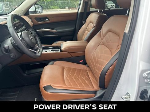 Certified 2025 Nissan Pathfinder Platinum w/ Cargo Package FWD image 12