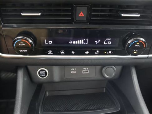 Used 2022 Nissan Rogue SV AWD/4WD image 15