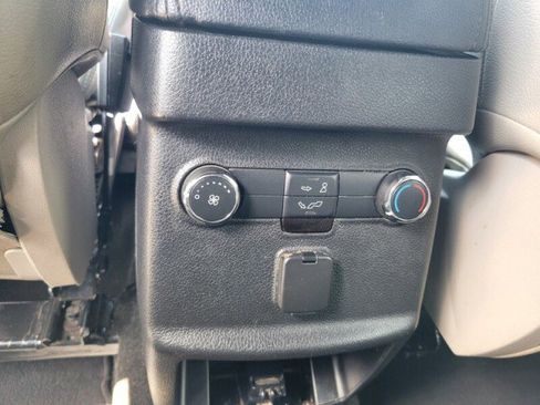 Used 2018 Ford Explorer XLT w/ Equipment Group 201A FWD image 29