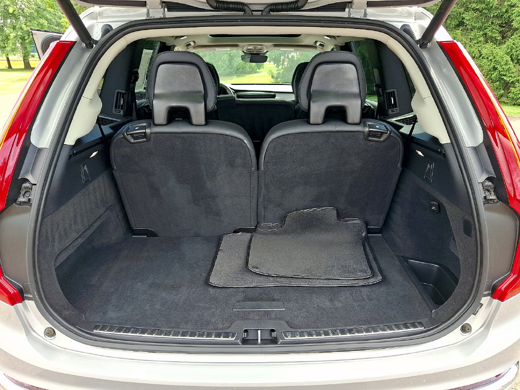 Used 2023 Volvo XC90 B5 Plus AWD/4WD image 30