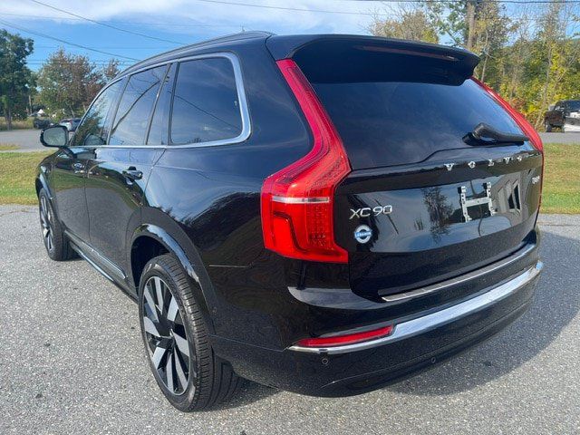 Used 2025 Volvo XC90 T8 Plus w/ Protection Package AWD/4WD image 4