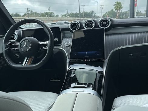 Used 2025 Mercedes-Benz GLC 300 4MATIC image 10