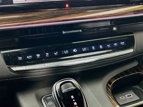 Used 2023 Cadillac Escalade Premium Luxury w/ LPO, Floor Liner Package AWD/4WD image 20