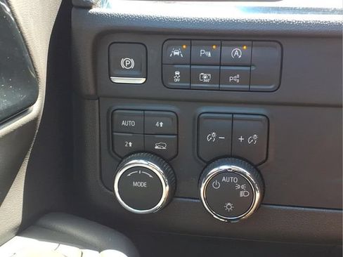 Used 2025 Chevrolet Tahoe LT AWD/4WD image 11