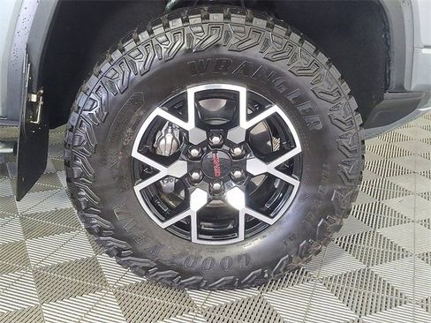 Used 2024 GMC Canyon AT4X image 12