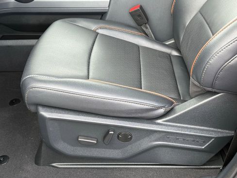 Used 2025 Ford F250 Lariat w/ Chrome Package image 37