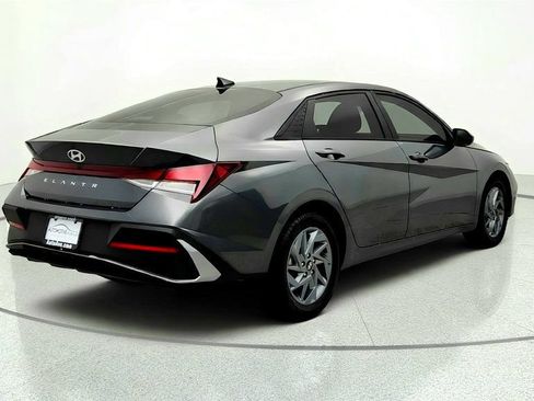 Used 2024 Hyundai Elantra SEL FWD image 5