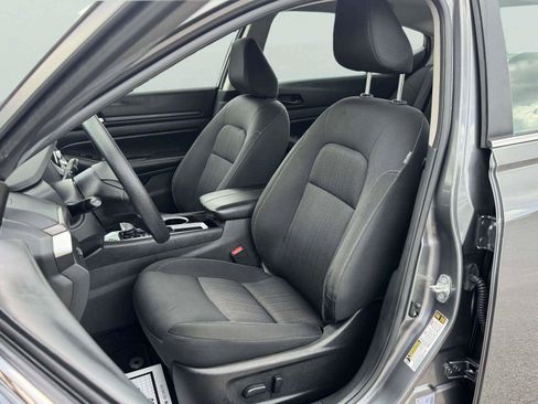 Used 2024 Nissan Altima 2.5 SV FWD image 17