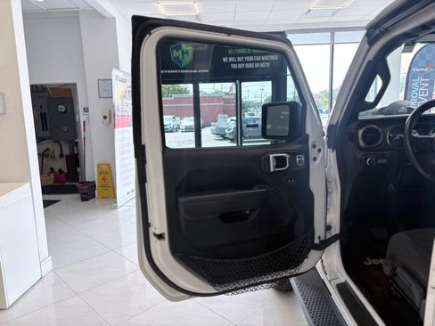 Used 2018 Jeep Wrangler Unlimited Sport S AWD/4WD image 36