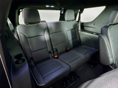 Used 2023 GMC Yukon SLT w/ SLT Premium Package RWD image 29