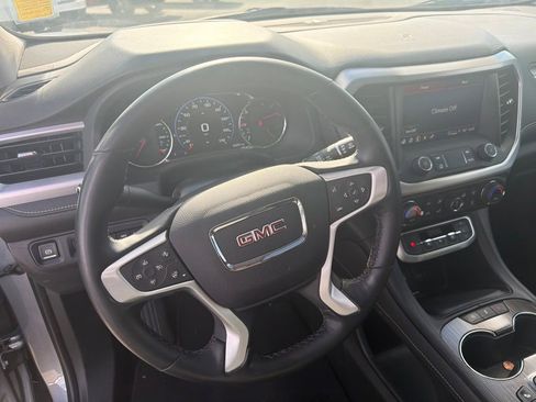 Used 2023 GMC Acadia SLT w/ Technology Package FWD image 8