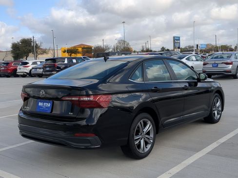 Used 2024 Volkswagen Jetta SE image 3