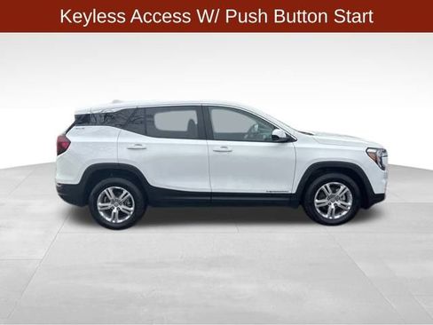 Used 2024 GMC Terrain SLE image 8