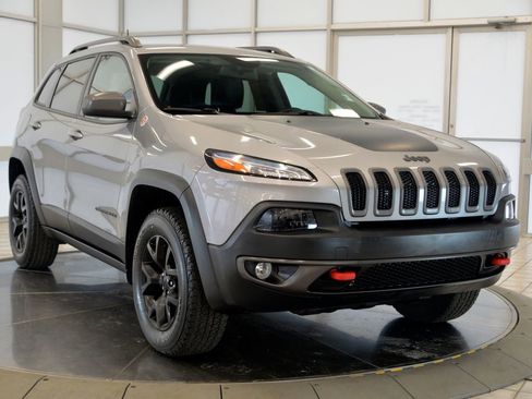 Used 2016 Jeep Cherokee Trailhawk w/ Cold Weather Group image 2