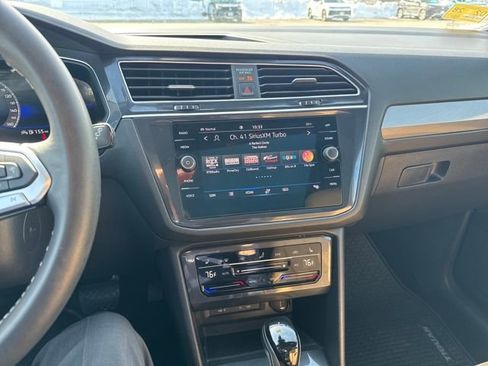 Certified 2024 Volkswagen Tiguan SE w/ Panoramic Sunroof Package image 23