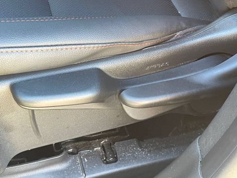 Used 2024 Chevrolet Trax RS w/ Sunroof Package FWD image 22