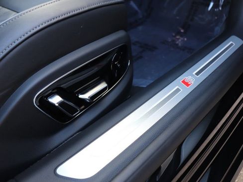Used 2023 Audi S8 AWD/4WD image 32