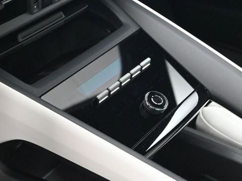 New 2026 Porsche Macan Electric image 21