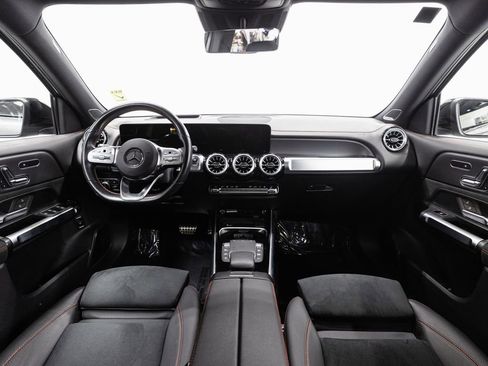 Used 2023 Mercedes-Benz EQB 300 4MATIC image 24