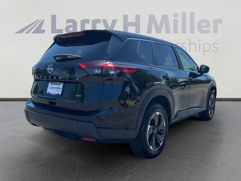 Used 2025 Nissan Rogue SV AWD/4WD image 5