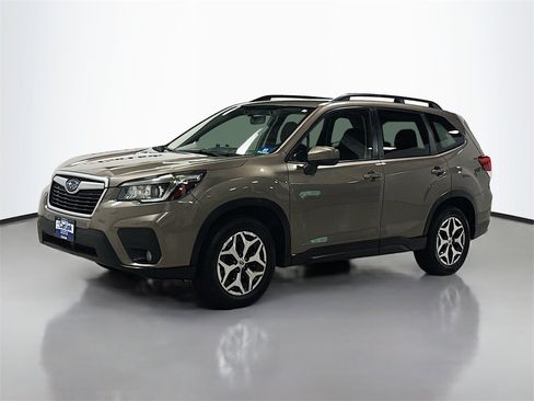 Used 2020 Subaru Forester Premium image 3