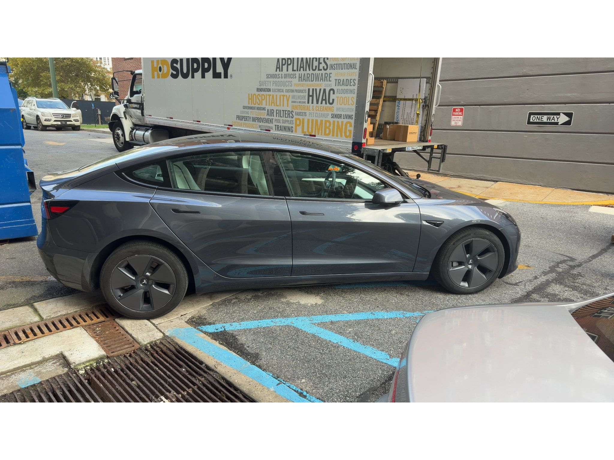 Used 2023 Tesla Model 3 Standard Range RWD image 3