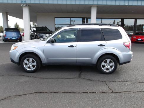 Used 2013 Subaru Forester 2.5X AWD/4WD image 2